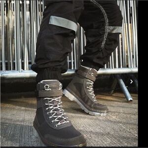 Dr. Martens Mens Combs Tech Iced Gunmetal Soho Boots Size 8